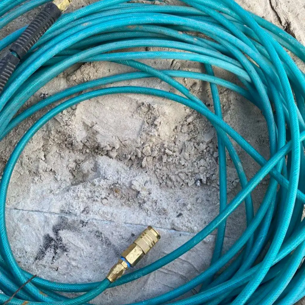 High-pressure pneumatic hose for industrial compressed air transmission